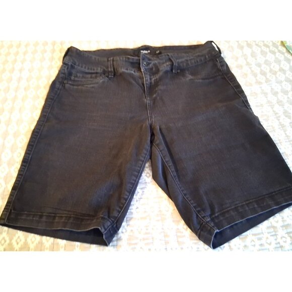 Torrid Women's Black Jegging Bermuda Denim Shorts Plus Size 18 stretch inseam 11 - Picture 1 of 5